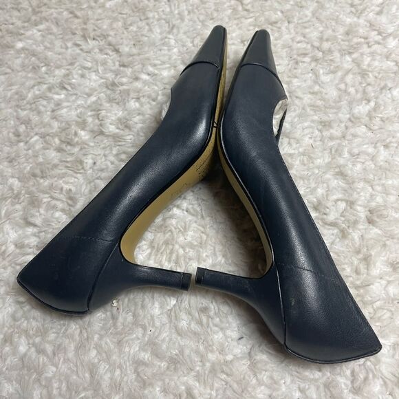 NWOB Bella Vita Leather Dark Gray slip on 3” Heels almond toe size 10W - Picture 6 of 10